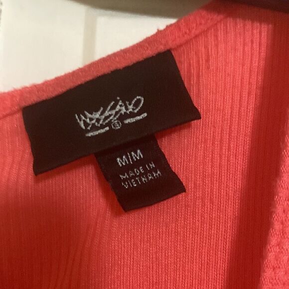 New T-shirt - Picture 3 of 5